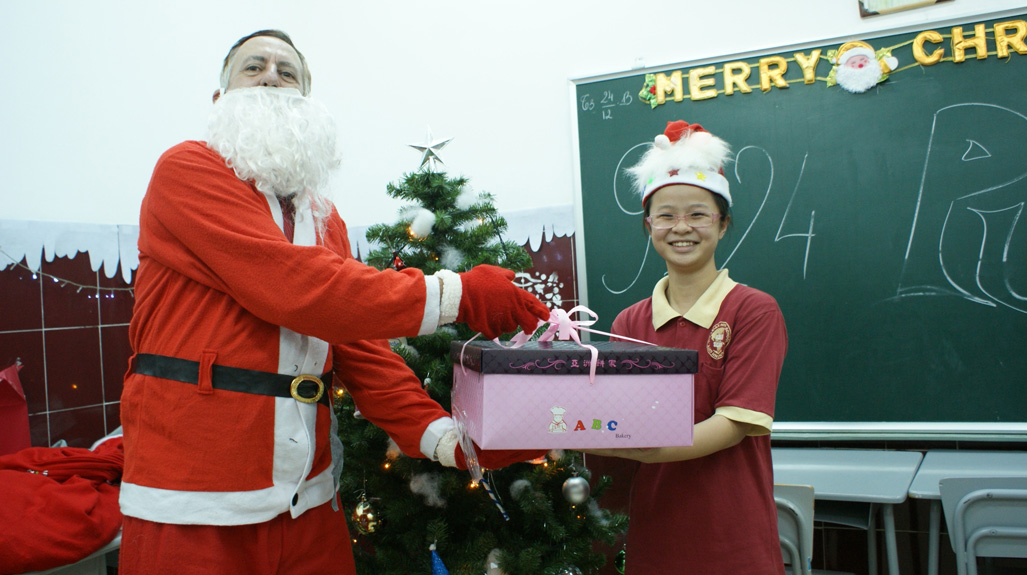 Christmas with Santa at the Asian international school