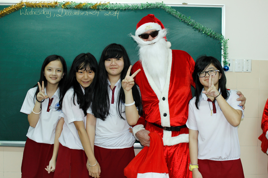 Christmas with Santa at the Asian international school