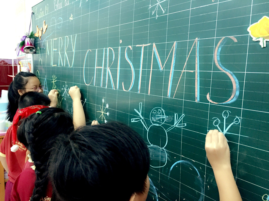 Christmas with Santa at the Asian international school