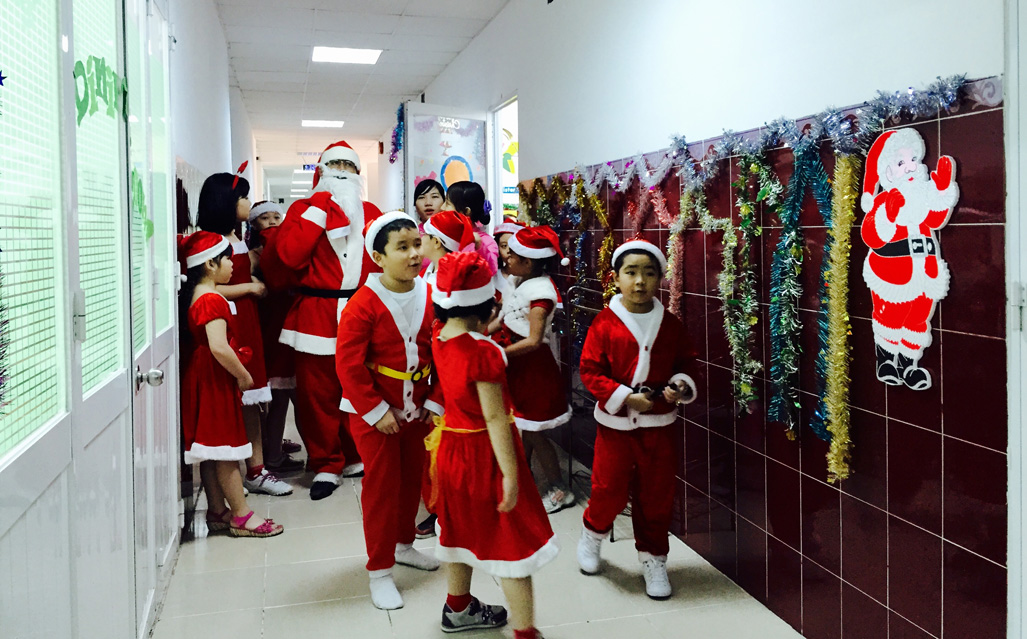 Christmas with Santa at the Asian international school