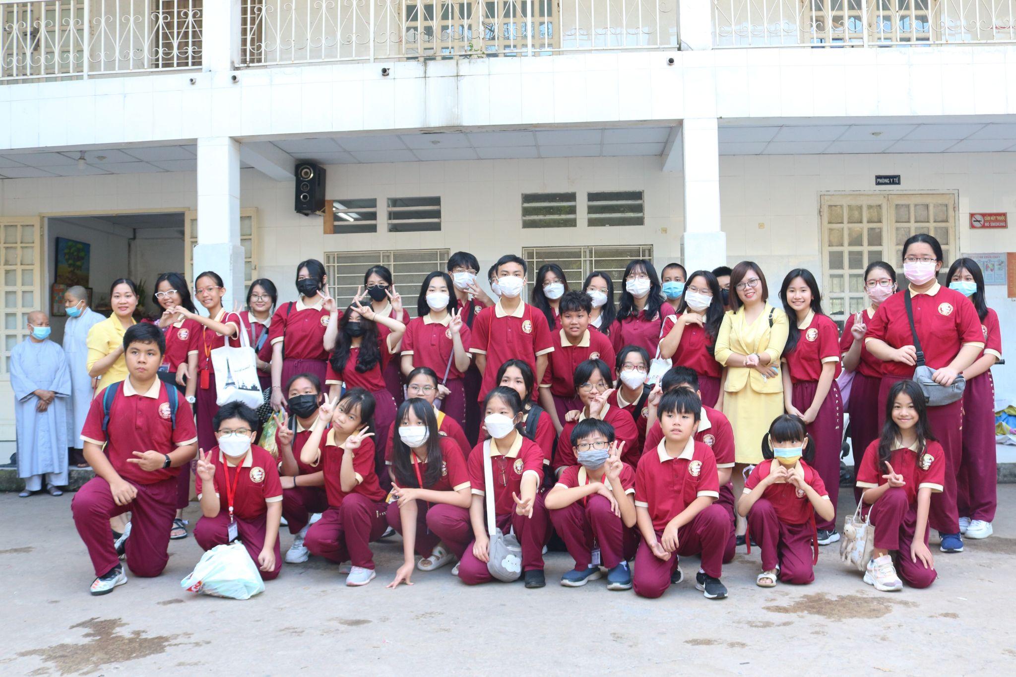 Học sinh Asian School và những chuyến xe chở yêu thương