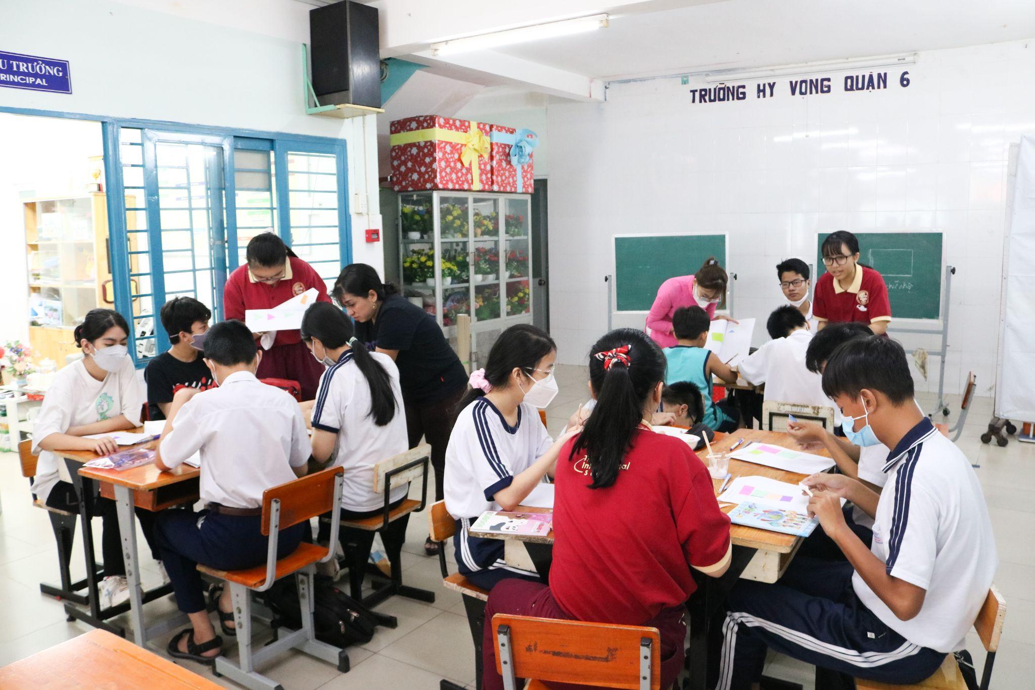 Học sinh Asian School và những chuyến xe chở yêu thương