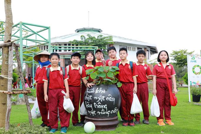 Học sinh Asian School thích thú khám phá Khu nông nghiệp công nghệ cao