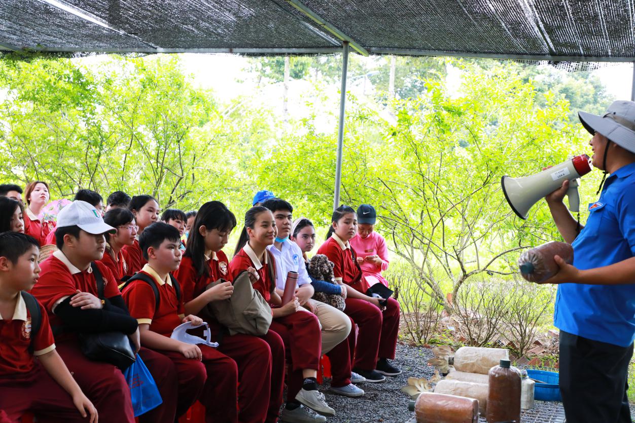 Học sinh Asian School thích thú khám phá Khu nông nghiệp công nghệ cao