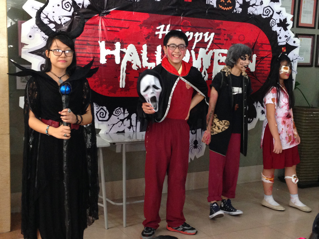 Học sinh Á Châu sôi động cùng sự kiện Halloween