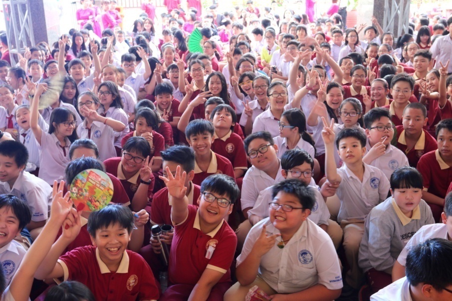 Hoài Linh, Chí Tài cùng hàng loạt ngôi sao trẻ giao lưu cùng học sinh Asian School