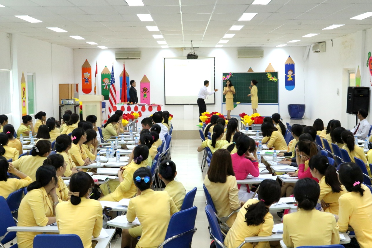 The workshop of sharing English teaching experiences in the International Primary School