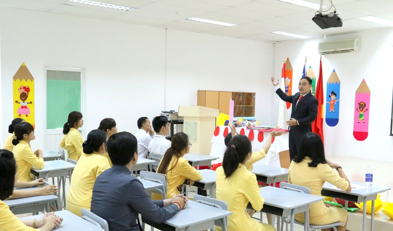 The workshop of sharing English teaching experiences in the International Primary School