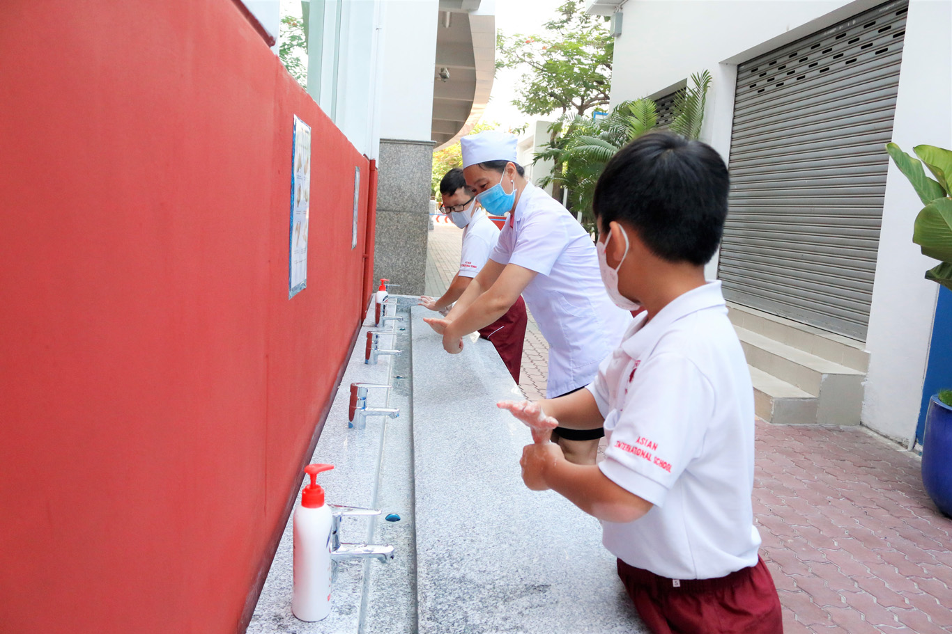 Học sinh Asian School háo hức trở lại trường sau thời gian dài nghỉ học do dịch Covid-19