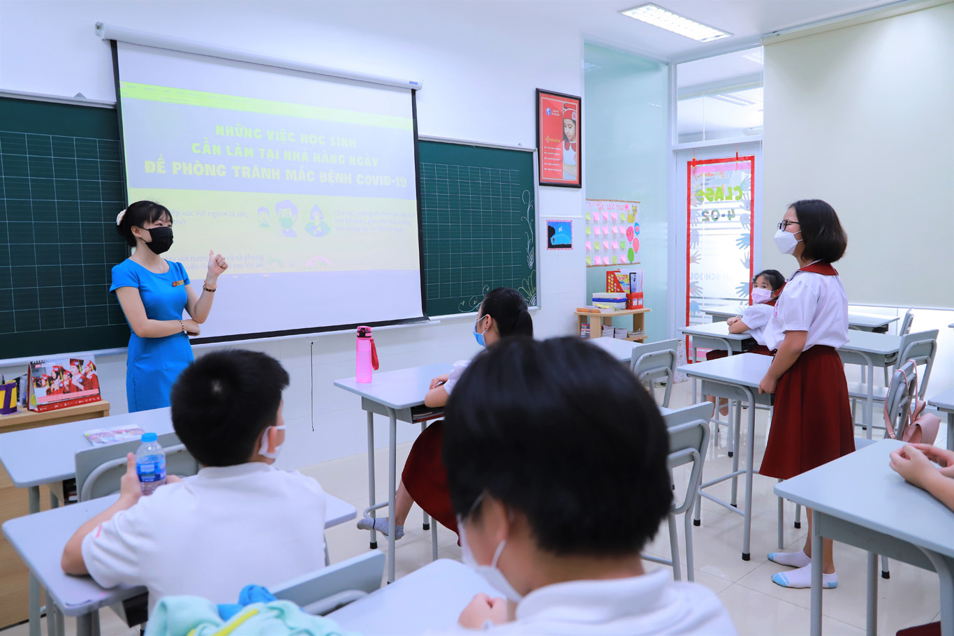 Học sinh Asian School háo hức trở lại trường sau thời gian dài nghỉ học do dịch Covid-19