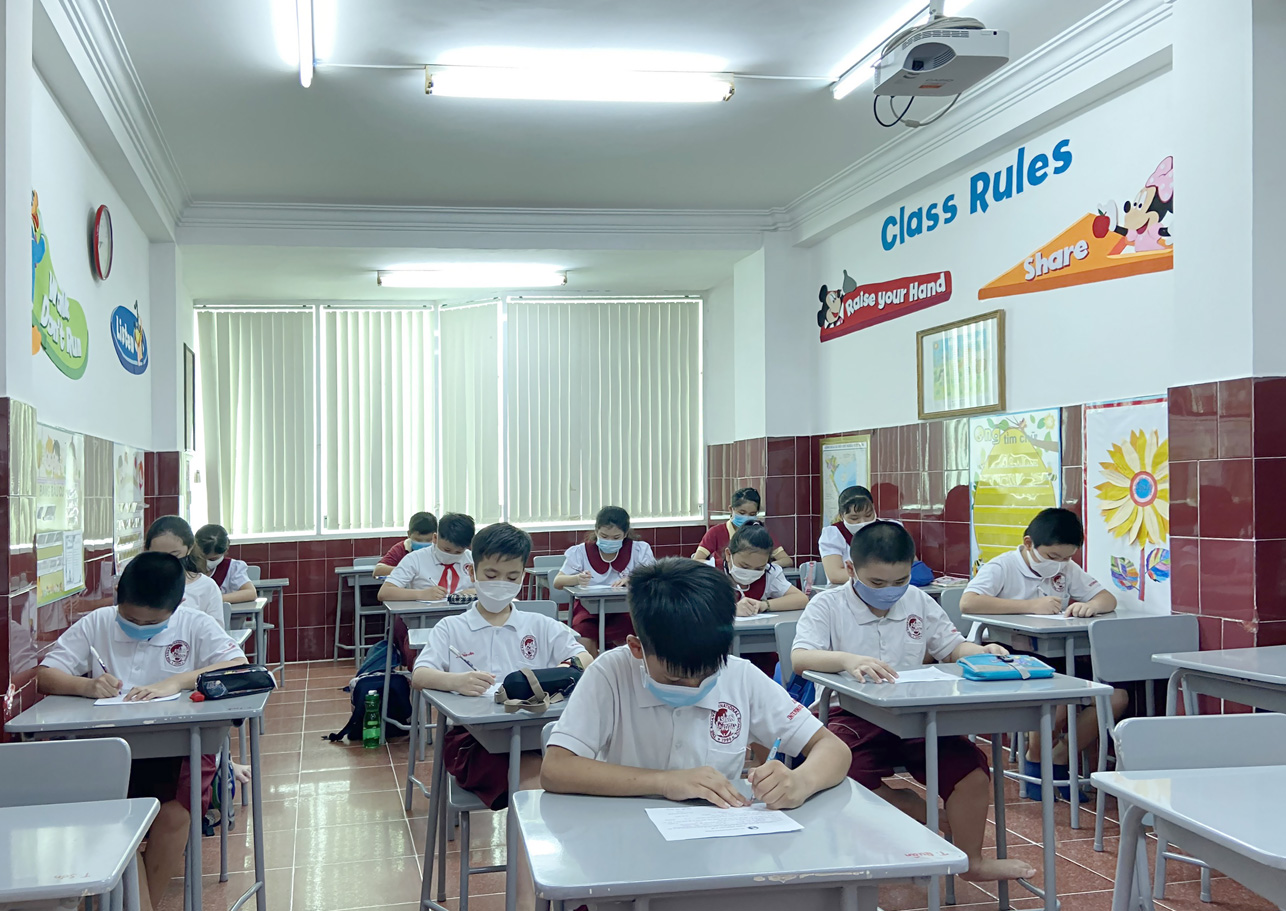 Học sinh Asian School háo hức trở lại trường sau thời gian dài nghỉ học do dịch Covid-19