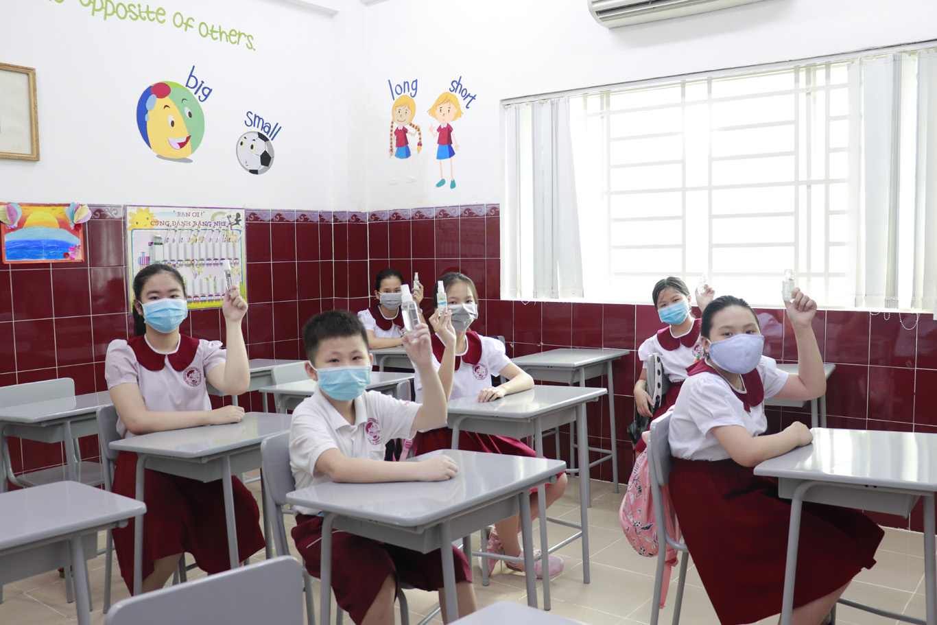 Học sinh Asian School háo hức trở lại trường sau thời gian dài nghỉ học do dịch Covid-19