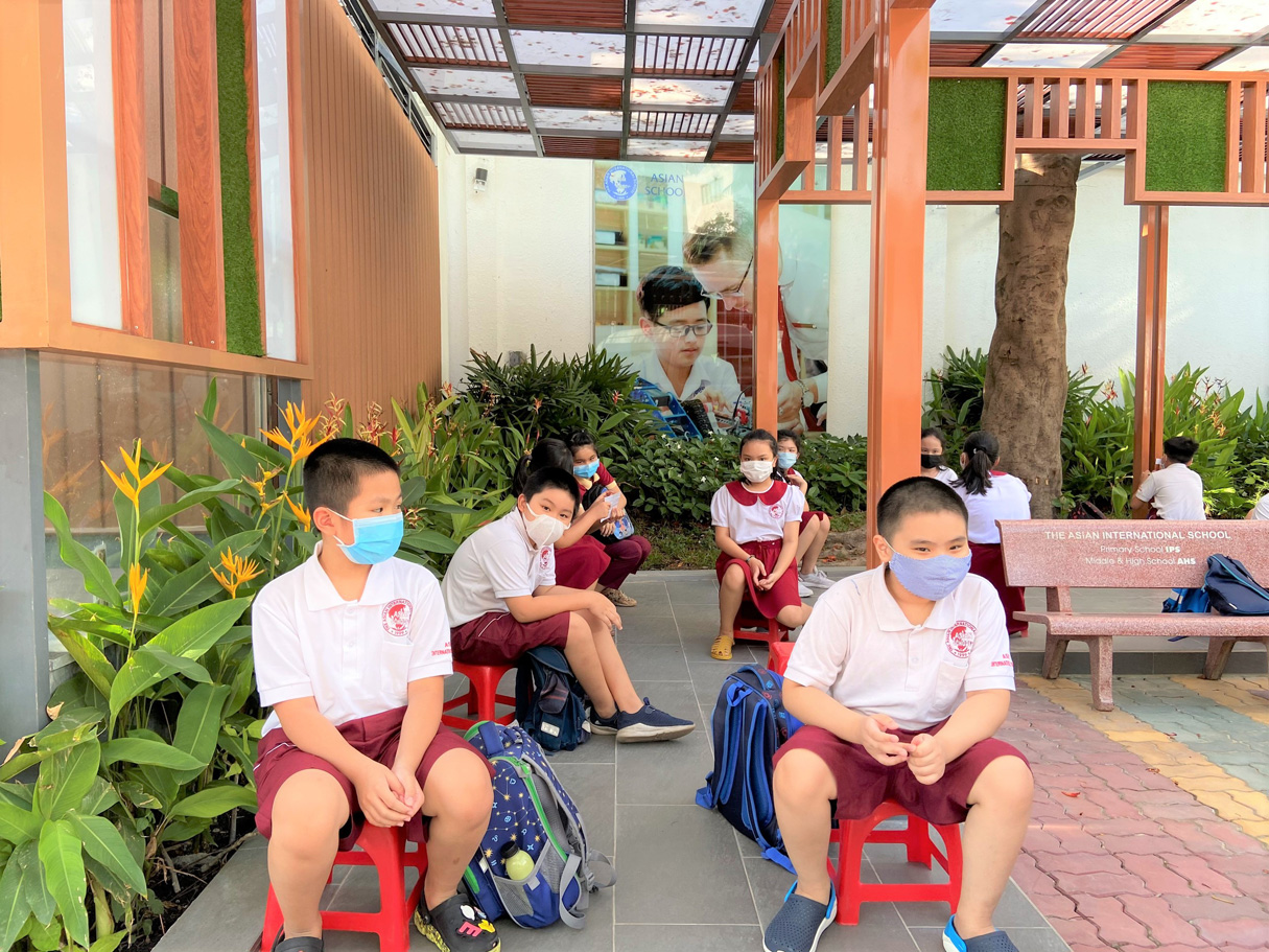 Học sinh Asian School háo hức trở lại trường sau thời gian dài nghỉ học do dịch Covid-19