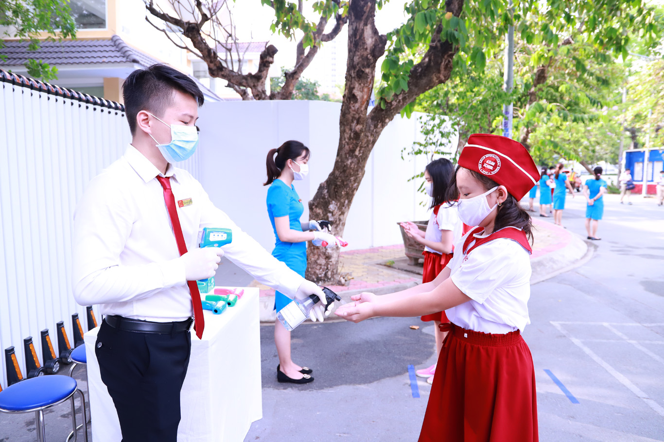 Học sinh Asian School háo hức trở lại trường sau thời gian dài nghỉ học do dịch Covid-19