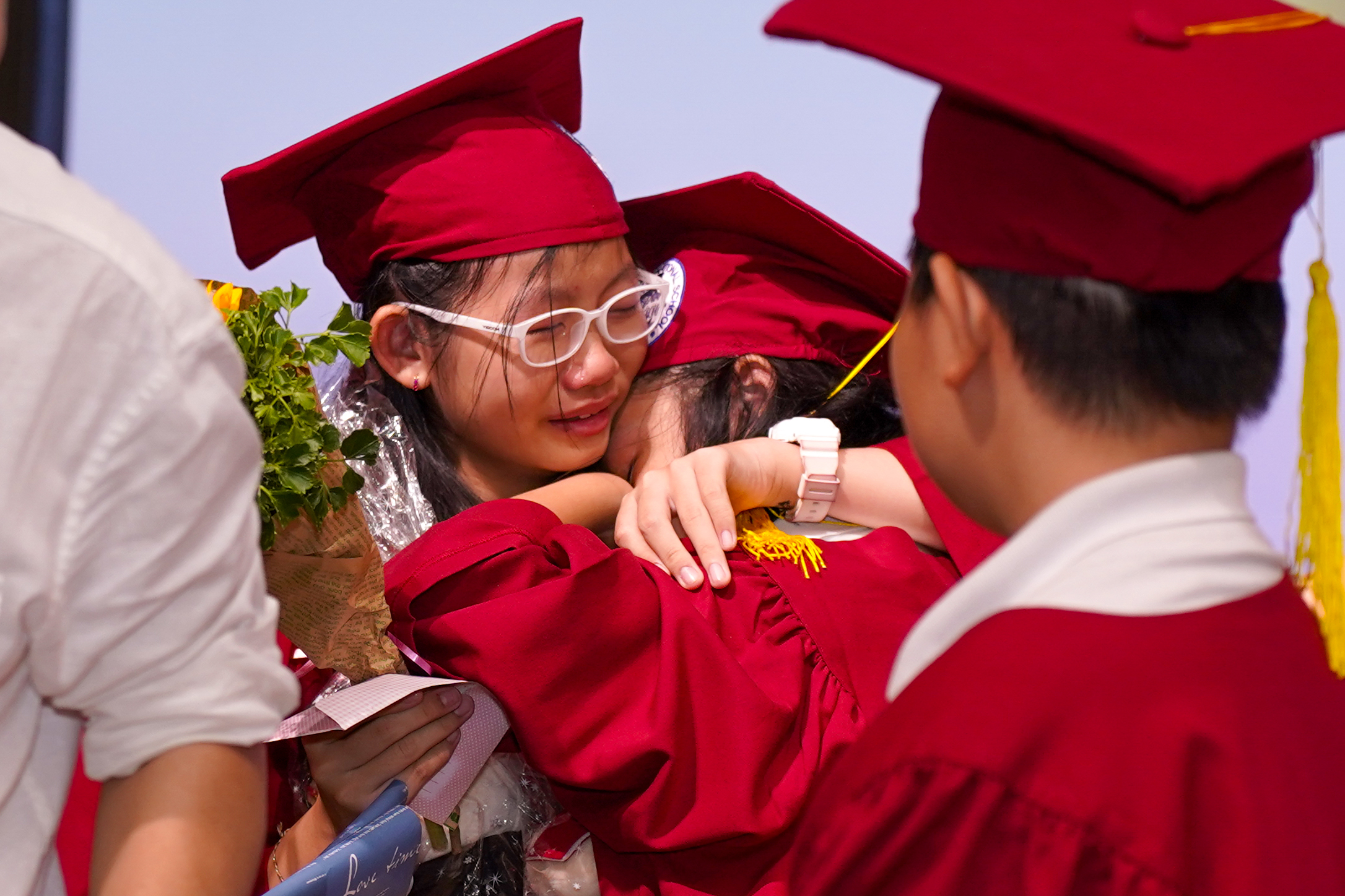 The asian international school grandly organized a graduation ceremony for 5th graders