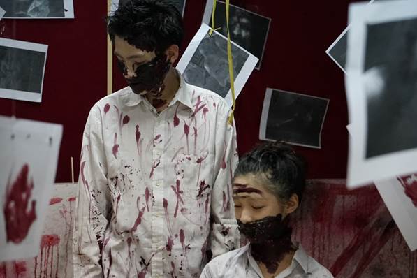 Halloween in the Asian School – A creepy haunted house attracts students