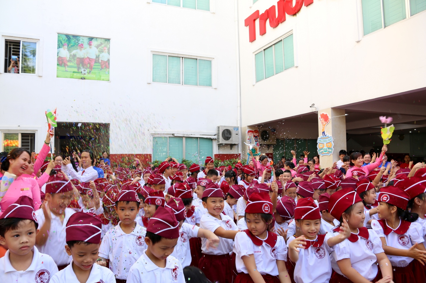 A colorful opening ceremony with 9000 students of the Asian International School.