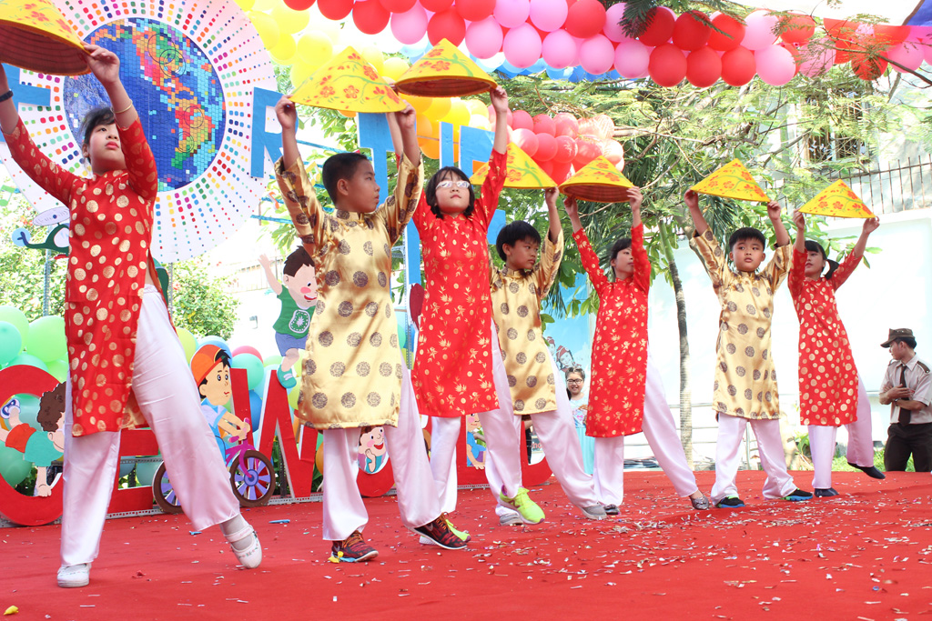 A colorful spring with Fancy Dress Festival