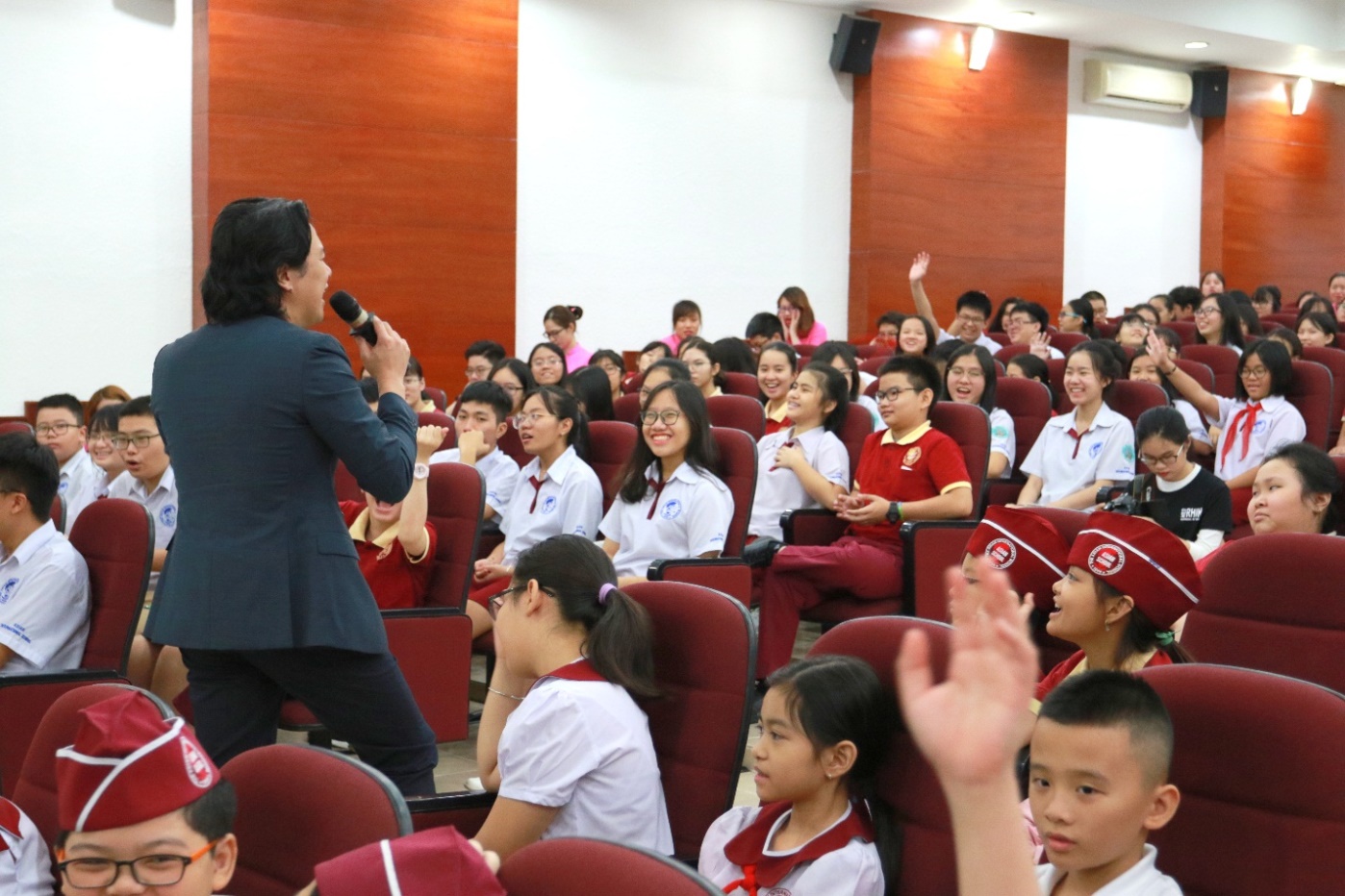 Thanh Bùi mang thông điệp DON’T USE RHINO HORN đến với học sinh Asian School