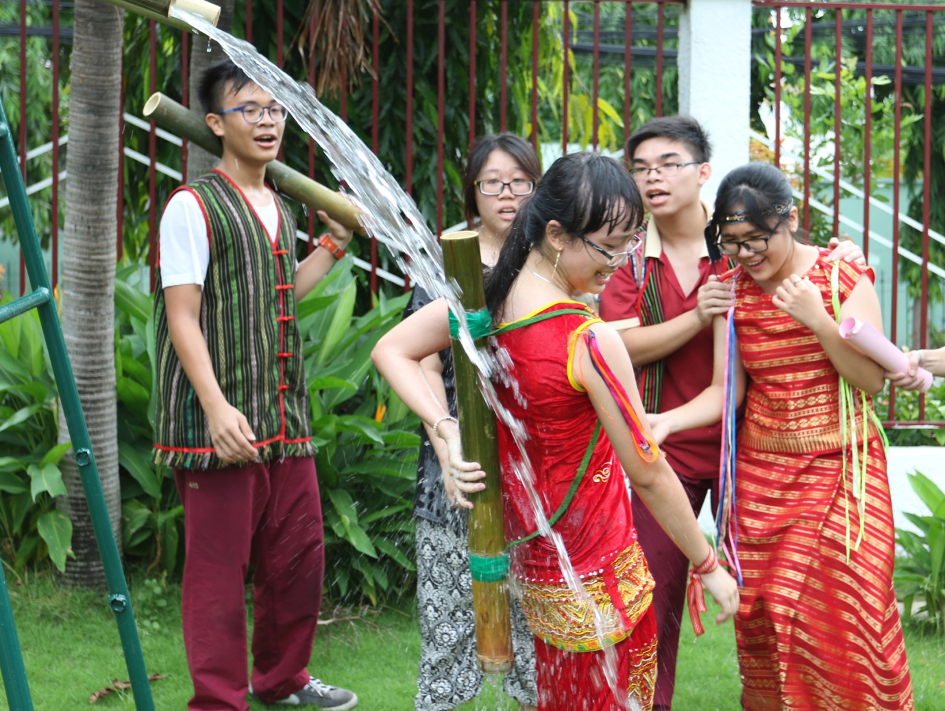 Chùm ảnh: Trại hè “Khơi nguồn văn hóa các dân tộc  Việt Nam”