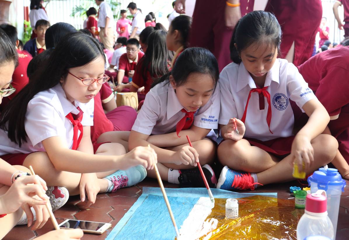 Hàng ngàn học sinh Quốc tế Á Châu vui trung thu ấm áp, rực rỡ sắc màu