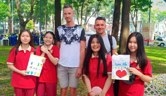Cùng học sinh Asian School truyền tải thông điệp “SAVE THE EARTH”