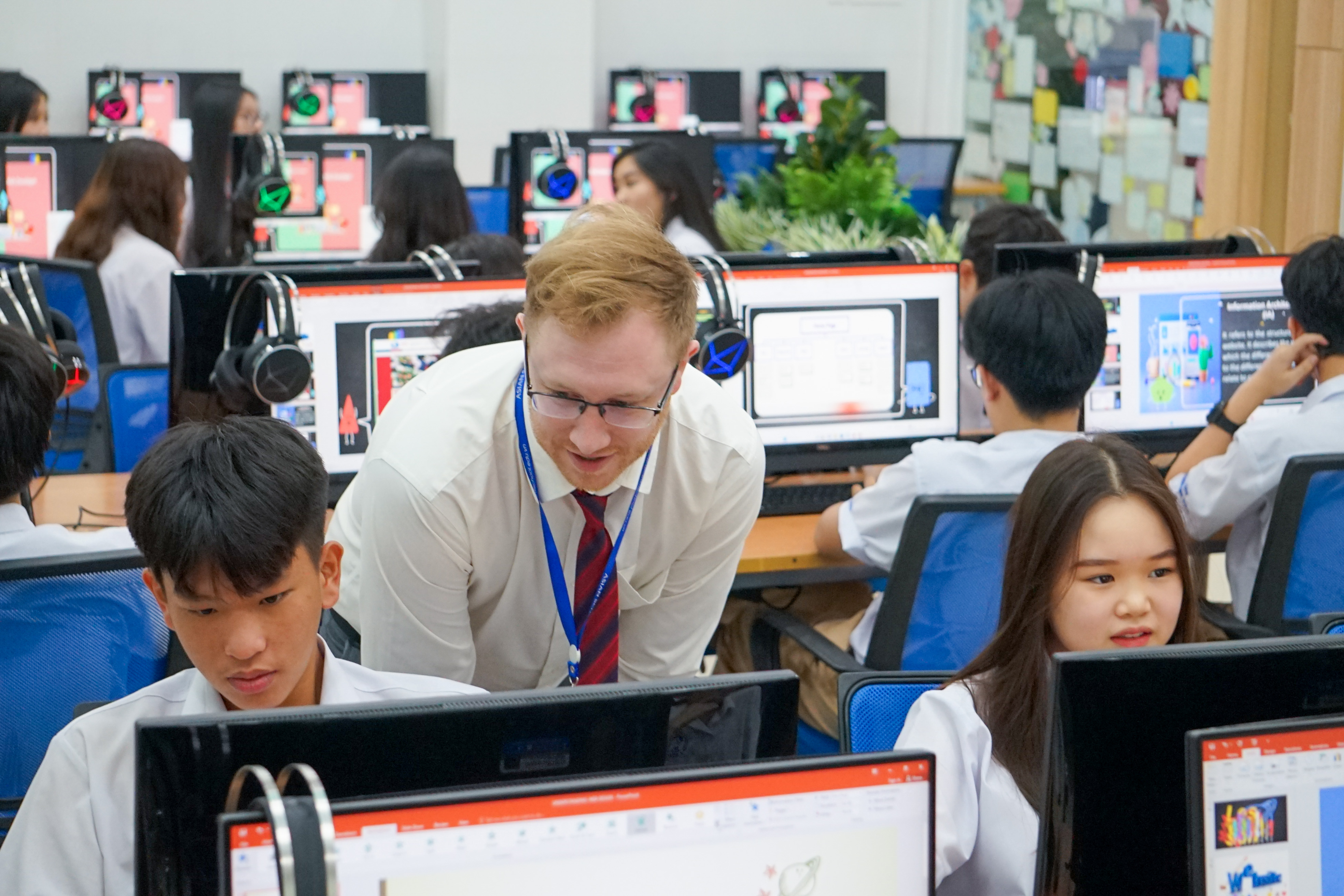 Teacher Nguyen Van Huong campus